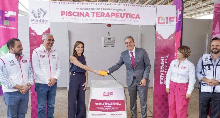Pepe Chedraui y MariElise Budib colocan primera piedra de la piscina terapéutica del CMERI