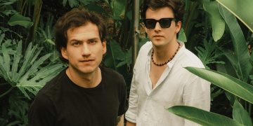 El dúo de pop latino colombiano Corana presenta ‘Los Detalles’