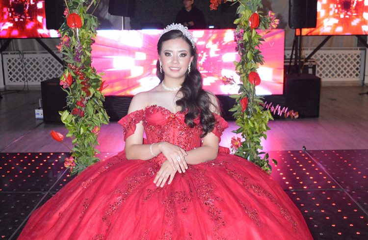 Shaakti Loranca cumplió sus XV primaveras con gran fiesta