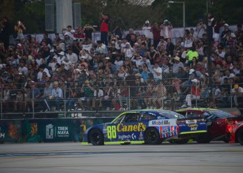 Top 10 para García Jr. y Gutiérrez en NASCAR México Tulum