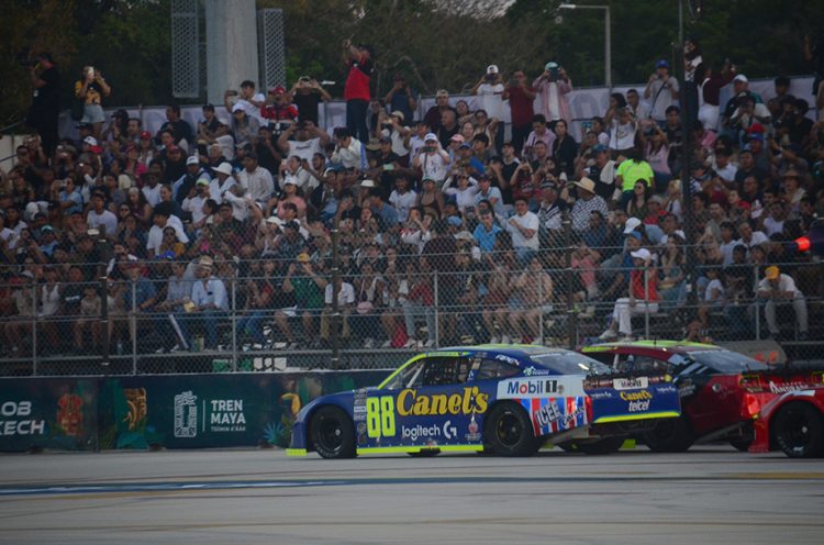 Top 10 para García Jr. y Gutiérrez en NASCAR México Tulum