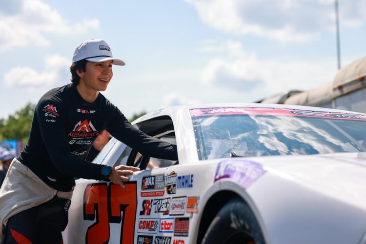 Helio Meza entra en acción en el Hickory Motor Speedway