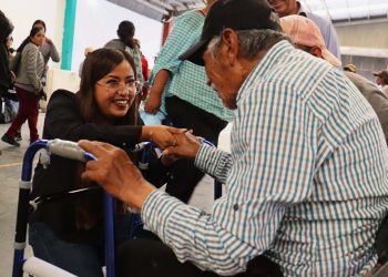 Entrega despensas y medicamentos en Ocoyucan