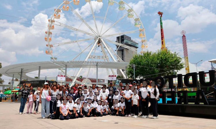 SEDIF acerca sana diversión a niñez de municipios en la Feria de Puebla 2026