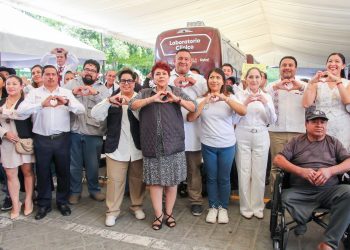 Salud acerca servicios gratuitos y preventivos a familias de Tehuacán