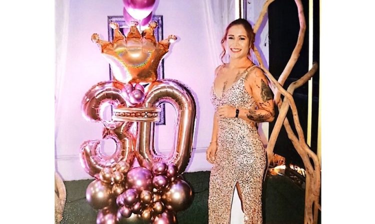 Fiesta de tres décadas para la hermosa Karla Ivette