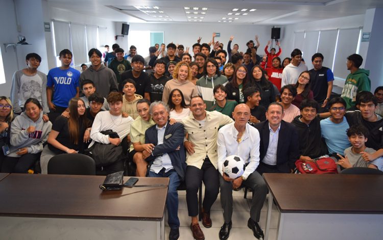 Presenta rector de UDEP ponencia ante estudiantes de Cultura Física BUAP