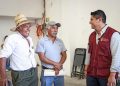 Entrega Omar Muñoz fertilizante y semilla a productores de Cuautlancingo