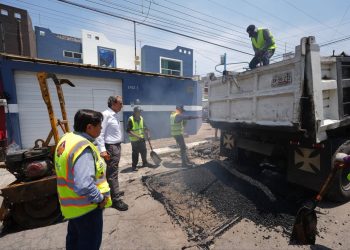 Supervisa Pepe Chedraui campaña de bacheo en San José Mayorazgo