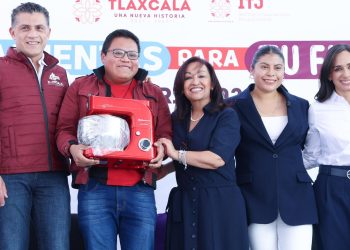 Entrega Gobernadora apoyos  del programa “Herramientas para tu futuro” 2026