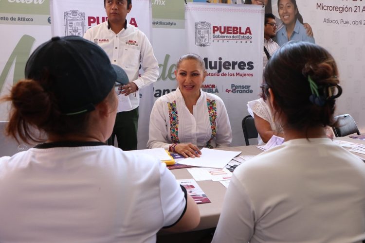 Gobierno del Estado acerca servicios y respaldo a mujeres en Atlixco