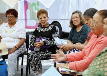 Fomenta DIF Puebla Capital actividades de estimulación cognitiva en personas adultas mayores en el Día Internacional del Libro