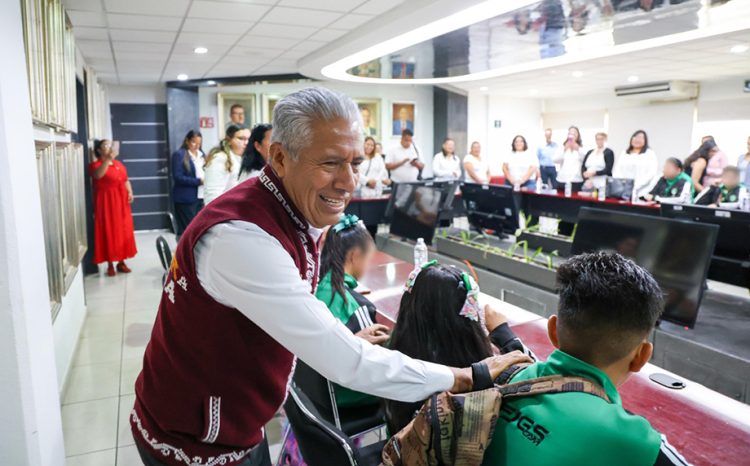 Abandera SEP Puebla a estudiantes de educación especial