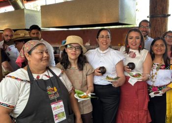 Cocineras, artesanas, artistas y productores locales se presentan en el Festival “Tabasco en Los Pinos”