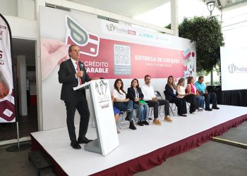 Entrega Pepe Chedraui créditos a emprendedoras y emprendedores para fortalecer la economía local
