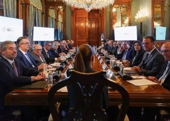 Se reunió Claudia Sheinbaum con gasolineros para evitar escalada de precios injustificados