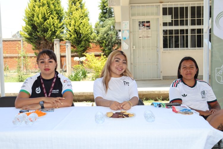Realizan “Charla entre Campeones” en Malacatepec