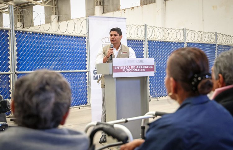 Omar Muñoz fortalece a familias con apoyos funcionales