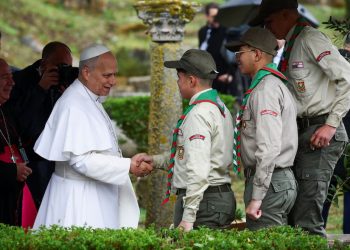 León XIV ya se encuentra en territorio africano con mensaje de paz