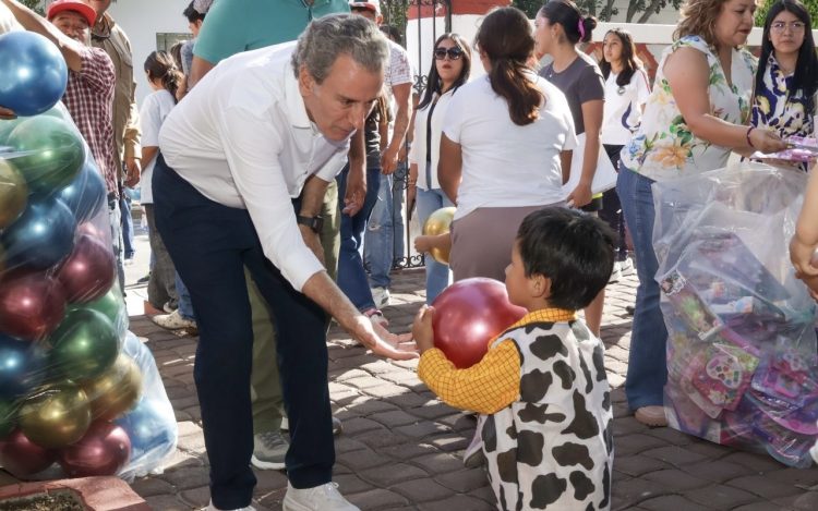 Pepe Chedraui celebra a niñas y niños de San Baltazar Campeche
