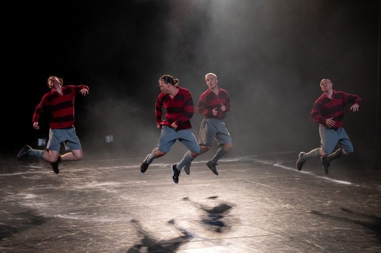 A dance tribute to the art of football demuestra que la pasión al balompié se vive en el estadio y también sobre el escenario