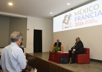 Imparte Christian Duverger conferencia acerca de la relación entre México y Francia a través de la literatura