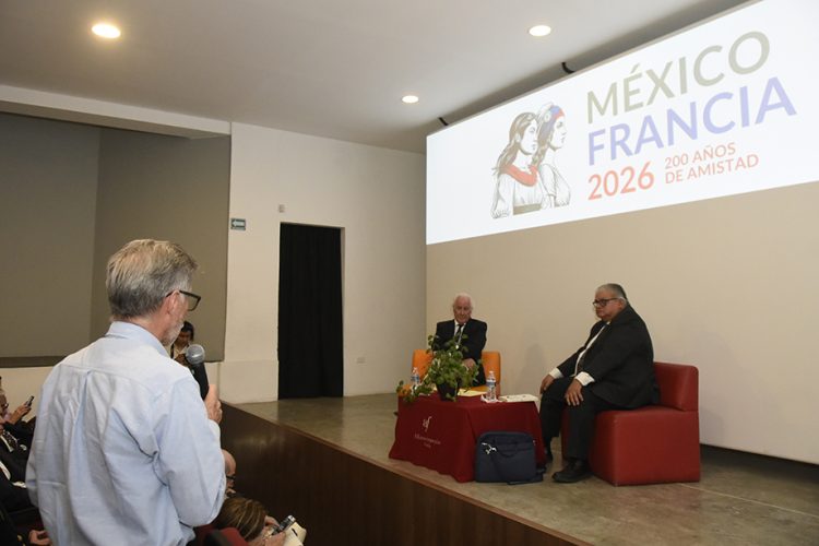Imparte Christian Duverger conferencia acerca de la relación entre México y Francia a través de la literatura