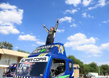 “El Árabe Racing Team by Compass Blue” firma 1-2 en León y reafirma su dominio en Tractocamiones