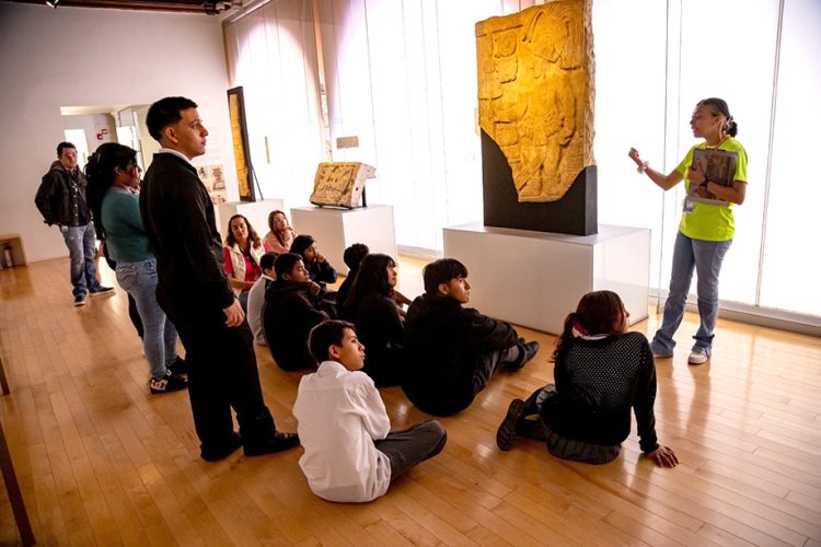 Realizan estudiantes del Centro de Día del DIF Puebla Capital visita cultural al Museo Amparo