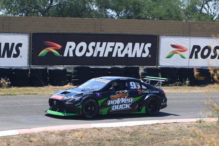 Paul Jourdain de Power Duck, se impone en la carrera 2 DE GTM PRO 1 en Súper Copa Roshfrans León