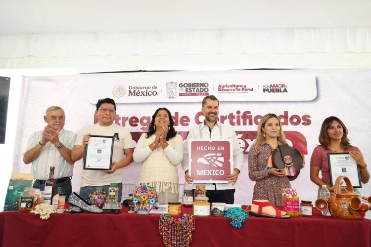 Entregan 98 certificados “Hecho en México” a productores del campo poblano