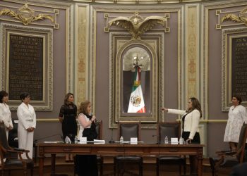 Presidencia y Mesa Directiva de la AMPEP rinden protesta en el Congreso del Estado; apuestan por humanizar el periodismo ante la IA