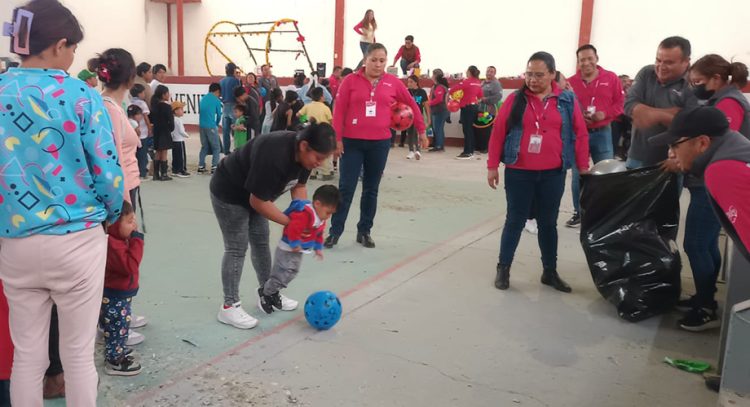 Gestiona Antorcha juguetes en Amozoc