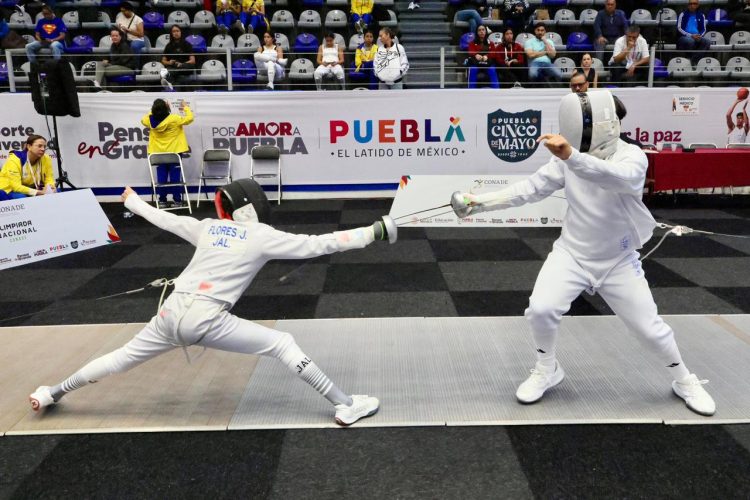 Talento poblano destaca en jornada de esgrima en Olimpiada CONADE 2026