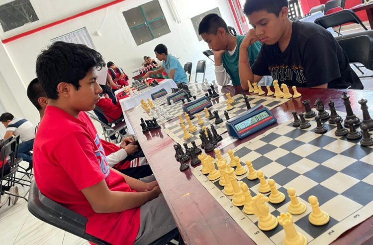 Destacan jóvenes en eliminatoria de ajedrez