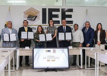 Celebra IEE firma de convenio con IAP
