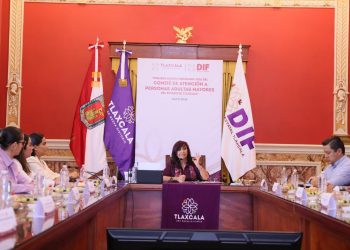 Gobernadora toma protesta al Comité de Atención a Personas Adultas Mayores