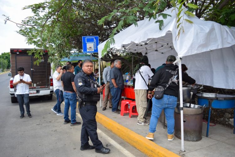 Normatividad retira puestos ambulantes en Cúmulo de Virgo