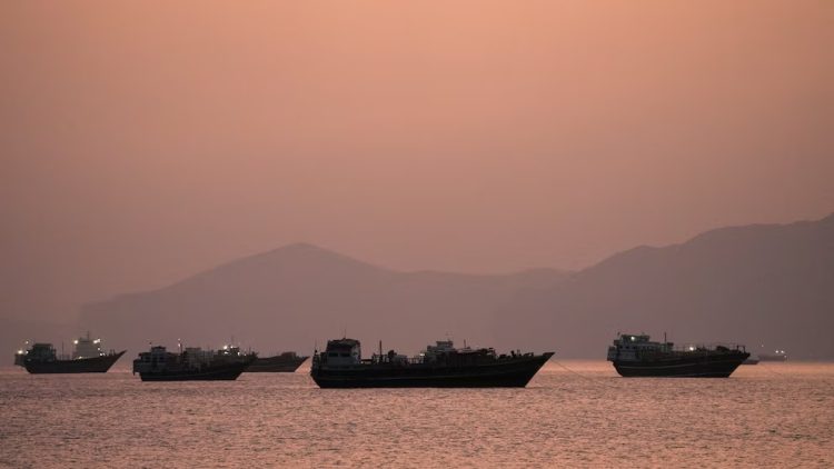 Irán amenaza a EU con convertir en «su cementerio» a sus buques en el estrecho de Ormuz: Mohsen Rezai