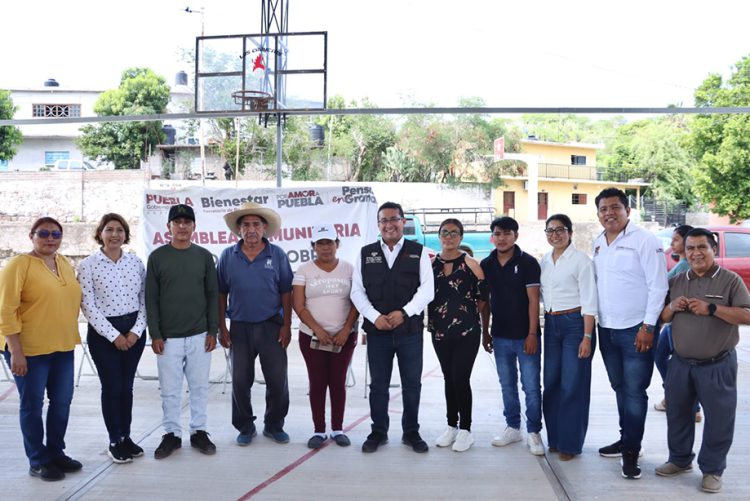Con trabajo cercano a la gente, Pável Gaspar acompaña asambleas comunitarias en la Mixteca