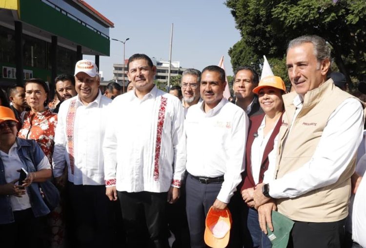 Pepe Chedraui participa en ceremonia cívica por el Día Internacional del Trabajo