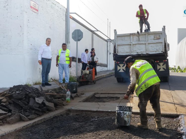 Supervisa Pepe Chedraui avance de trabajos de bacheo en la capital poblana
