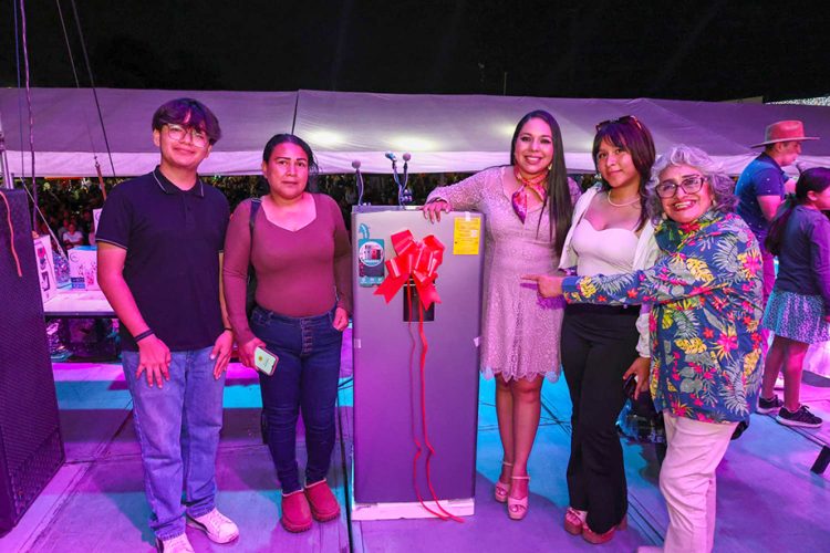 Tonantzin Fernández reúne a más de 5 mil mamás en gran festejo del Día de las Madres en San Pedro Cholula