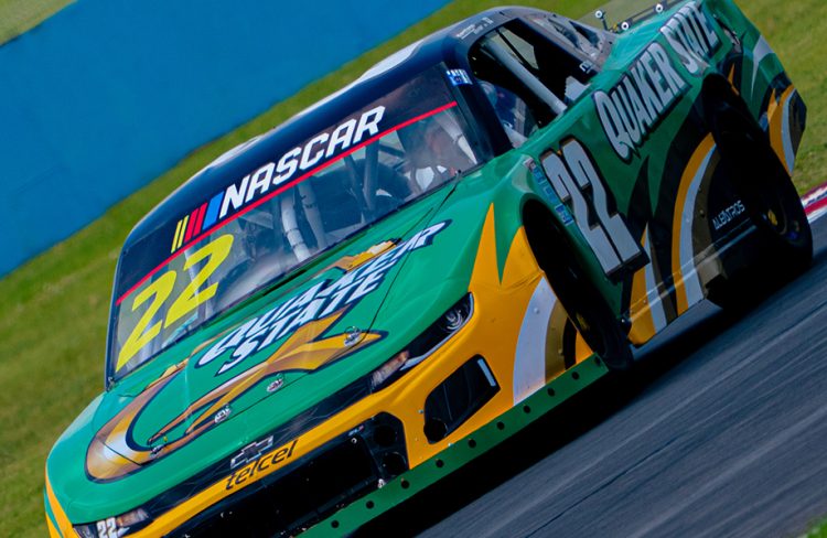 Tovar firma remontada épica en Puebla y rescata un top 10 en Nascar México Series