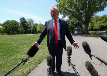 Si Irán ataca «algo» de EU no habrá contemplaciones pues serán «borrados»: Trump