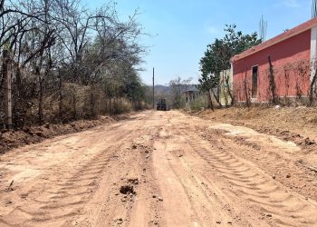Edil de Tecomatlán atiende peticiones