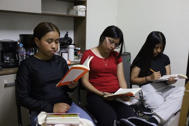 Forman  en Tecomatlán estudiantes críticos mediante la lectura