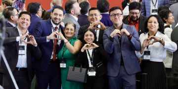 Gobierno federal presenta Olinia; talento poblano clave en primera fase del vehículo