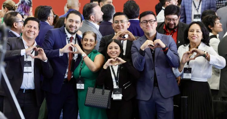 Gobierno federal presenta Olinia; talento poblano clave en primera fase del vehículo