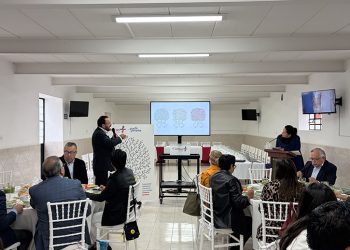 Cáritas Puebla presenta “Efecto Persona” a universidades aliadas